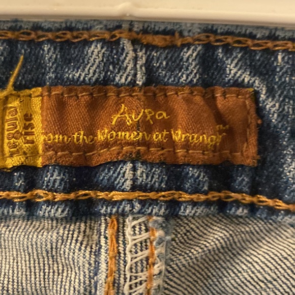 Wrangler Aura regular rise jeans size 8R tall - Picture 3 of 5